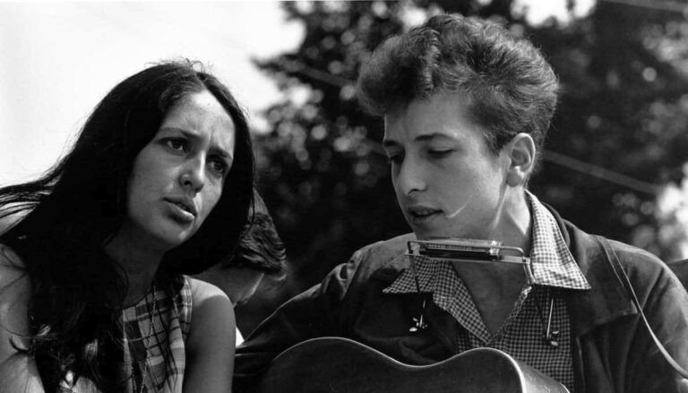 Bob Dylan and folk singer Joan Baez at the civil rights "March on Washington for Jobs and Freedom," August 28, 1963. Photo Credit: Av Rowland Scherman (US National Archives and Records Administration).