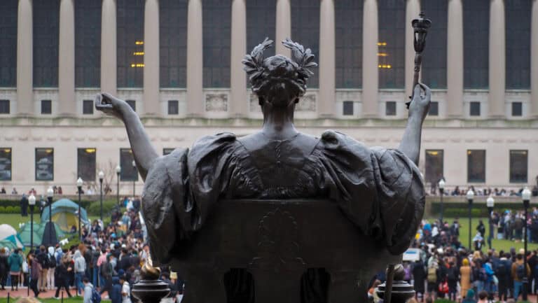 Behind Alma Mater as police dismantle the first encampment and students begin to occupy the opposite lawn. Photo Credit: Wm3214 via Wikimedia Commons