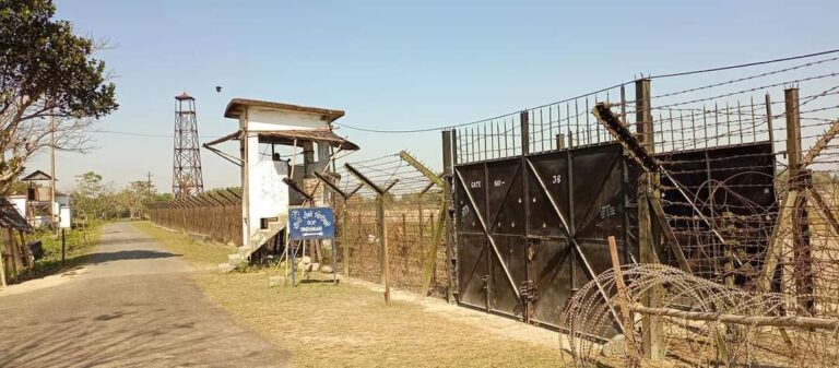 Indo-Bangladesh Border at Sitai. Photo Credit: Dibakar Sanju via Wikimedia Commons