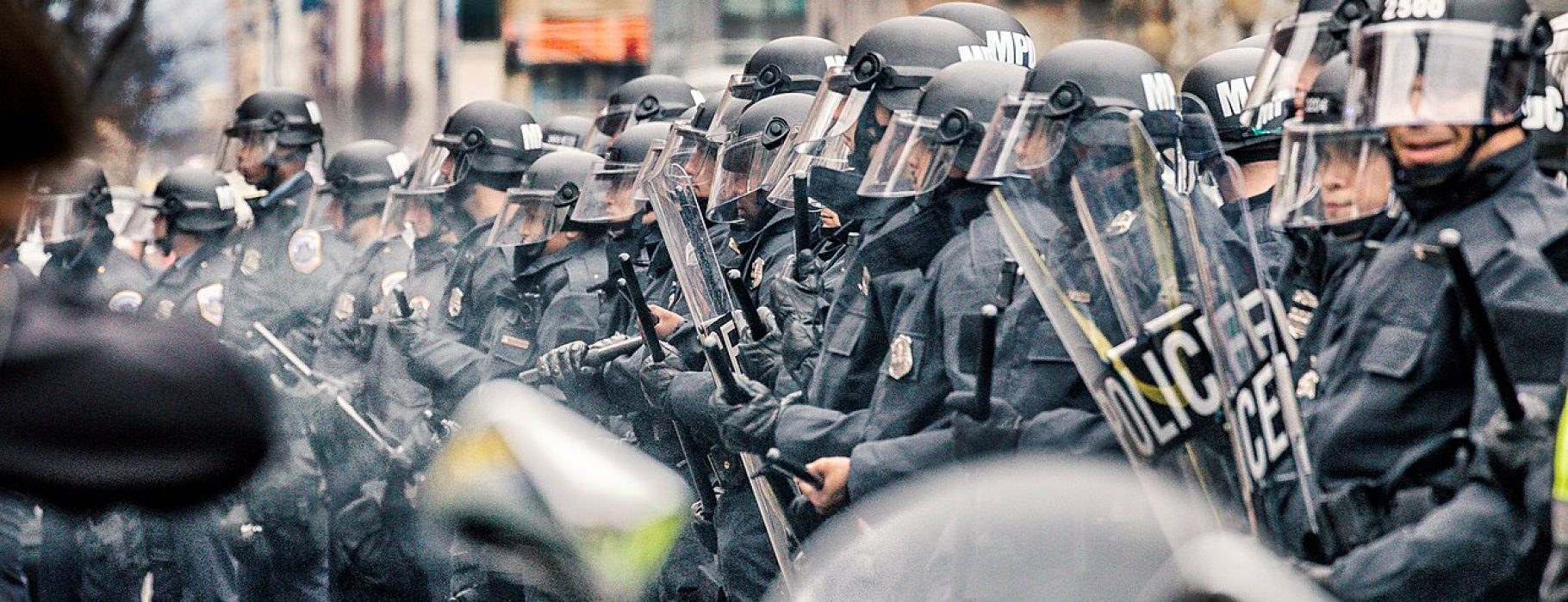 Inauguration_MPDC_Riot_Line The U.S. Park Police had kettling (cordoning off) a group of marchers up against a building (1201 L Street NW). January 20, 2017. Photo Credit: Moblius in Mobili